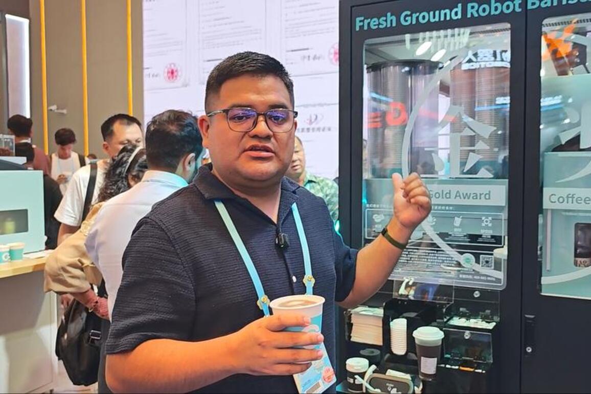 Young entrepreneur promotes China-Peru trade collaboration at Canton Fair
