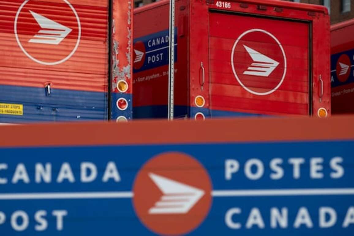 Federal government to put latest Canada Post offer up for union vote