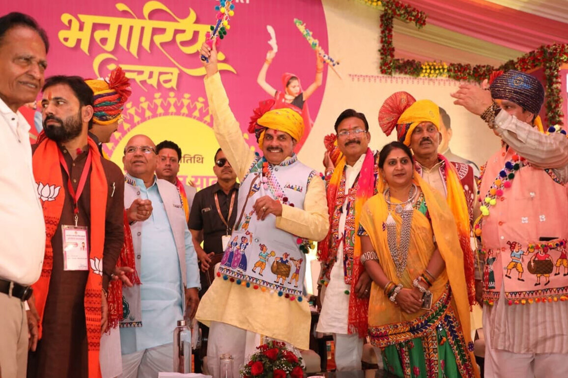 Madhya Pradesh CM participates in 'Bhagoriya Fest' in Barwani
