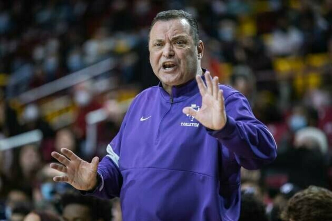 Reports: Tarleton State's Billy Gillispie on leave amid probe