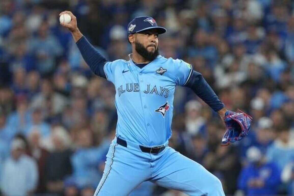 Report: White Sox signing RHP Seranthony Dominguez