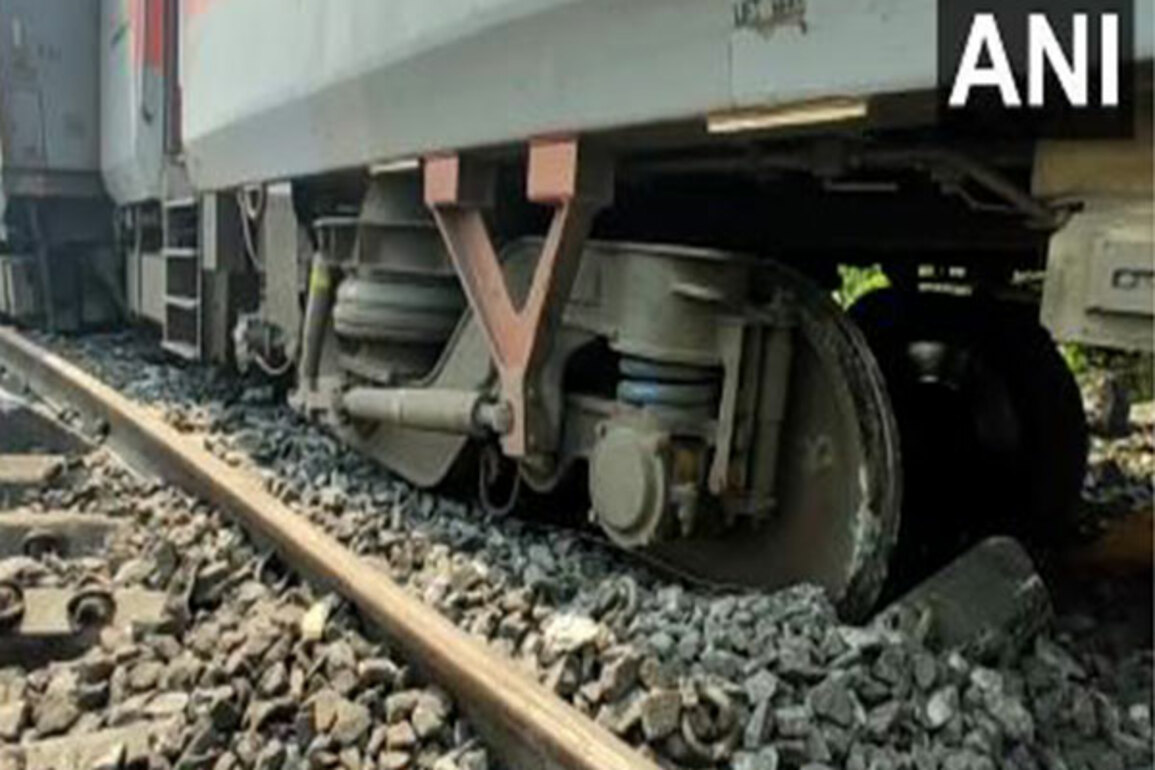 One dead, 8 injured after Bangalore-Kamakhya Superfast Express derails in Odisha