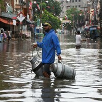Karachi experiences showers, other provinces in Pak to get heavy rain
