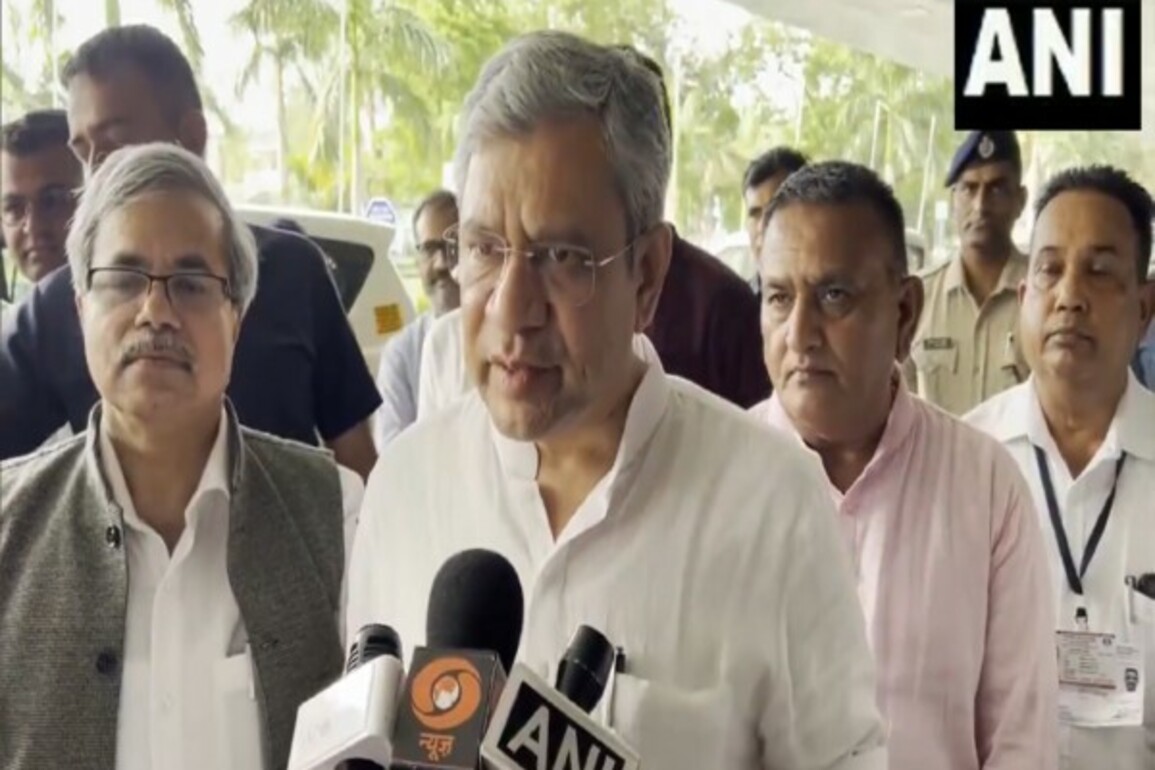 900 horsepower locomotives to be made in Dahod which will also be exported: Railway Minister