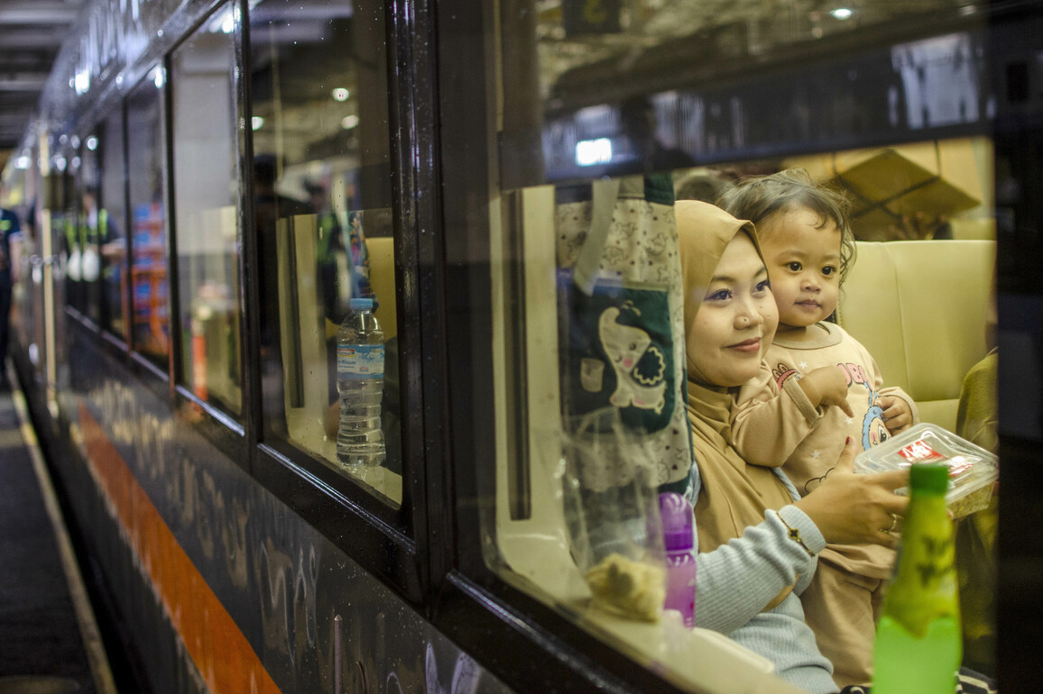 INDONESIA-BANDUNG-EID AL FITR-TRAVELERS-HOMECOMING