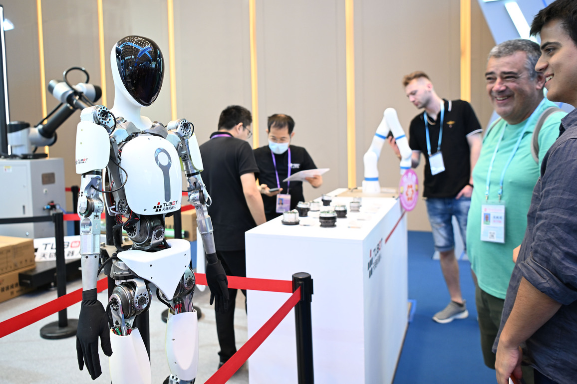 CHINA-GUANGDONG-GUANGZHOU-137TH CANTON FAIR-SERVICE ROBOTS ZONE (CN)