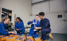 Survey: UK school leavers increasingly eyeing green jobs over university