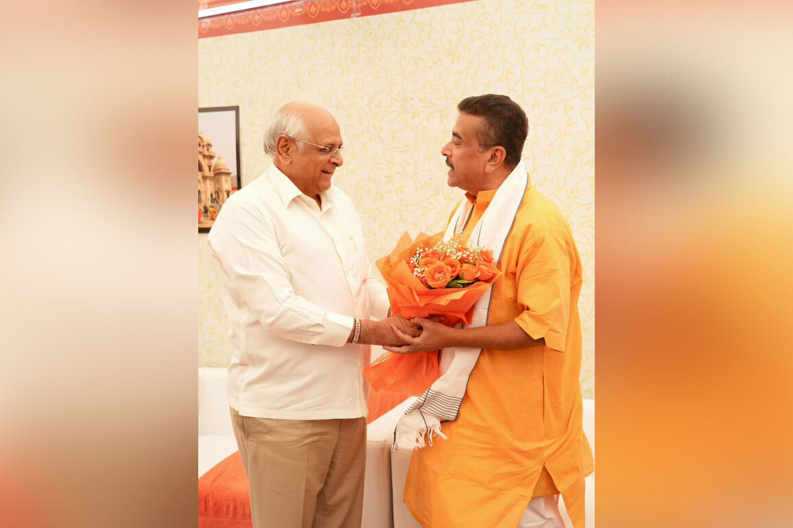 Gujarat CM participates in oath ceremony of West Bengal CM Suvendu Adhikari