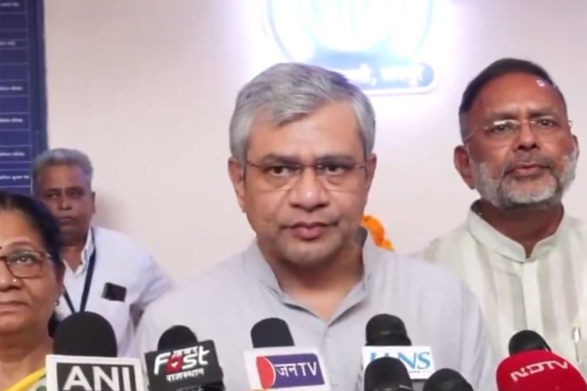 FM coverage being expanded across border areas from Kashmir to Kutch: Ashwini Vaishnaw