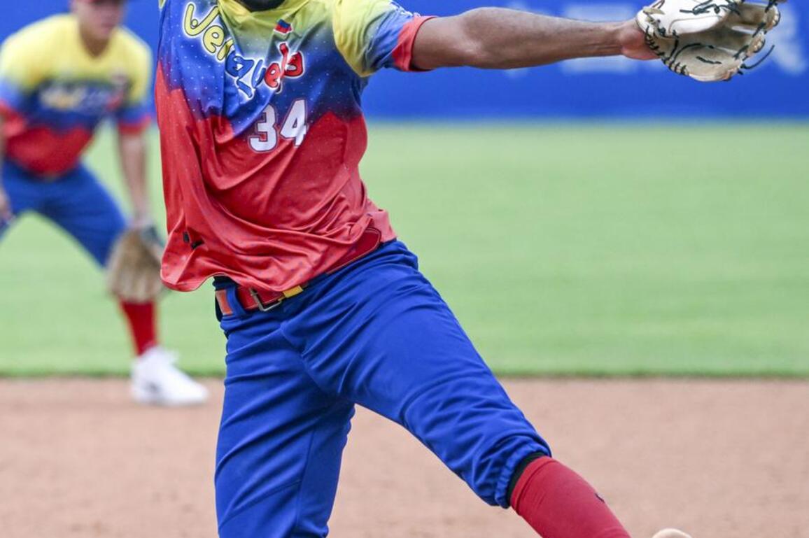 Venezuela stuns Argentina with late home run in Chengdu World Games softball opener