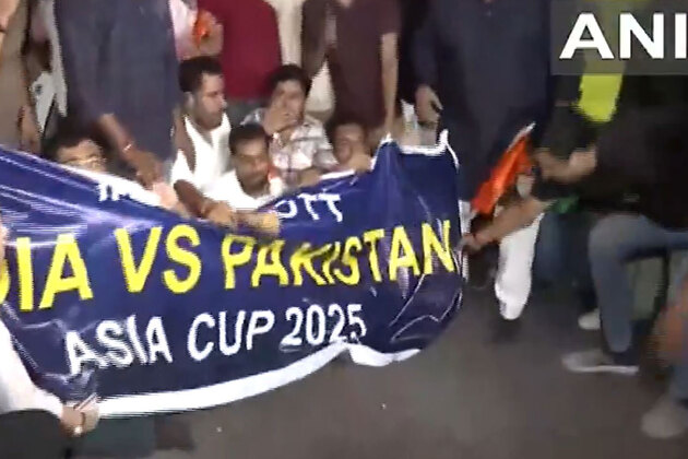 Delhi: AAP's workers protest against Ind-Pak Asia Cup match at Connaught Place