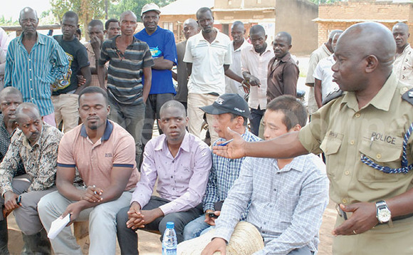 Birungi ng’ayogera mu lukiiko lw’abatuuze ne bayinvesita. Birungi ng’ayogera mu lukiiko lw’abatuuze ne bayinvesita.