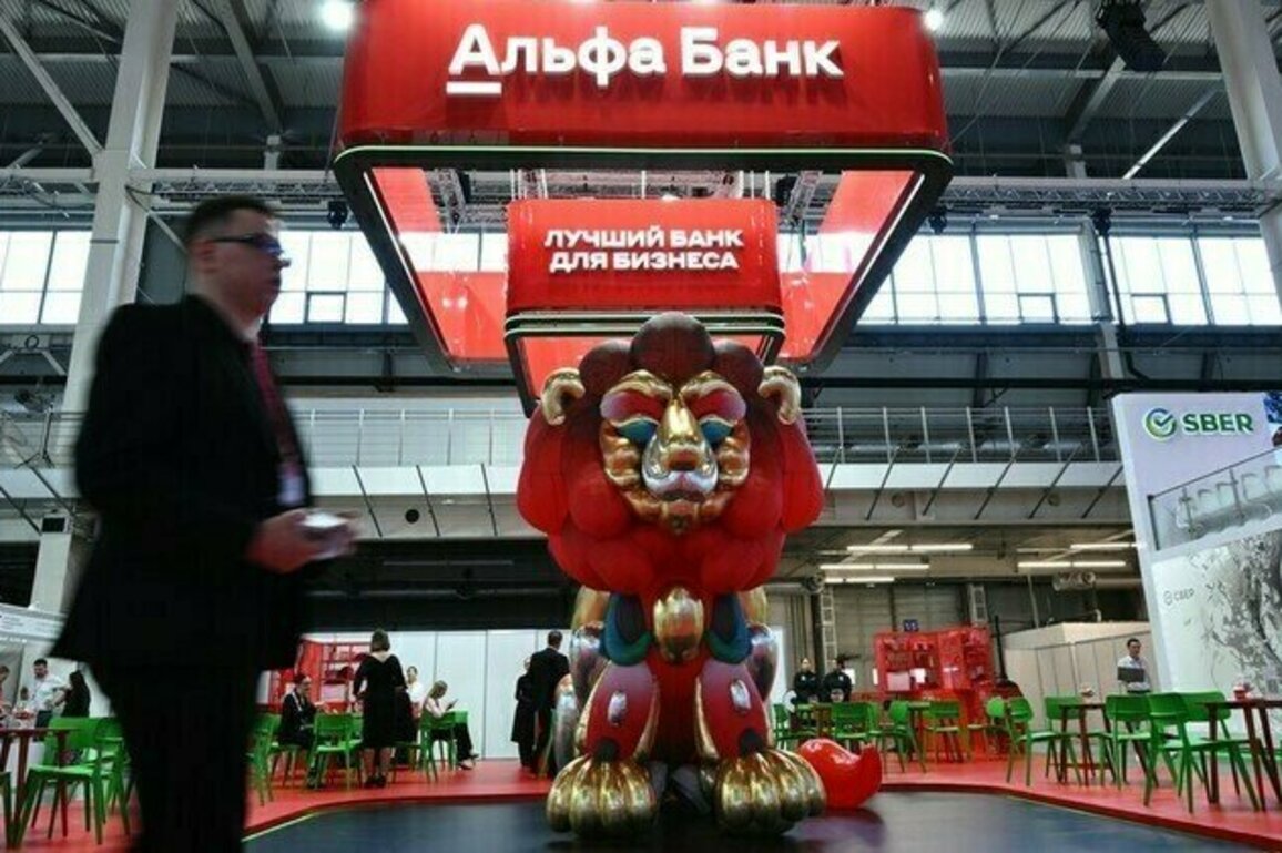 Russias largest private bank earns top credit score