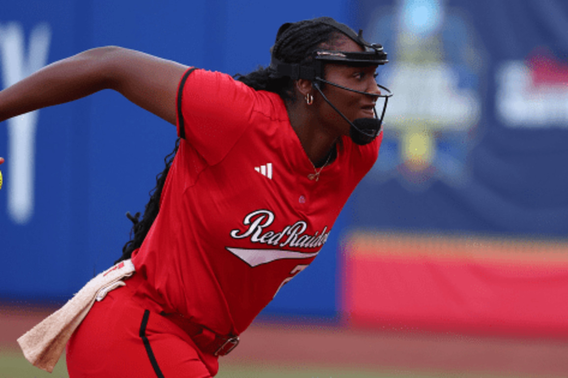 Softball Beats Baseball in College World Series Social Media