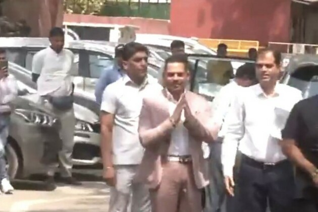 Robert Vadra arrives at ED office for third day of questioning in Gurugram land case