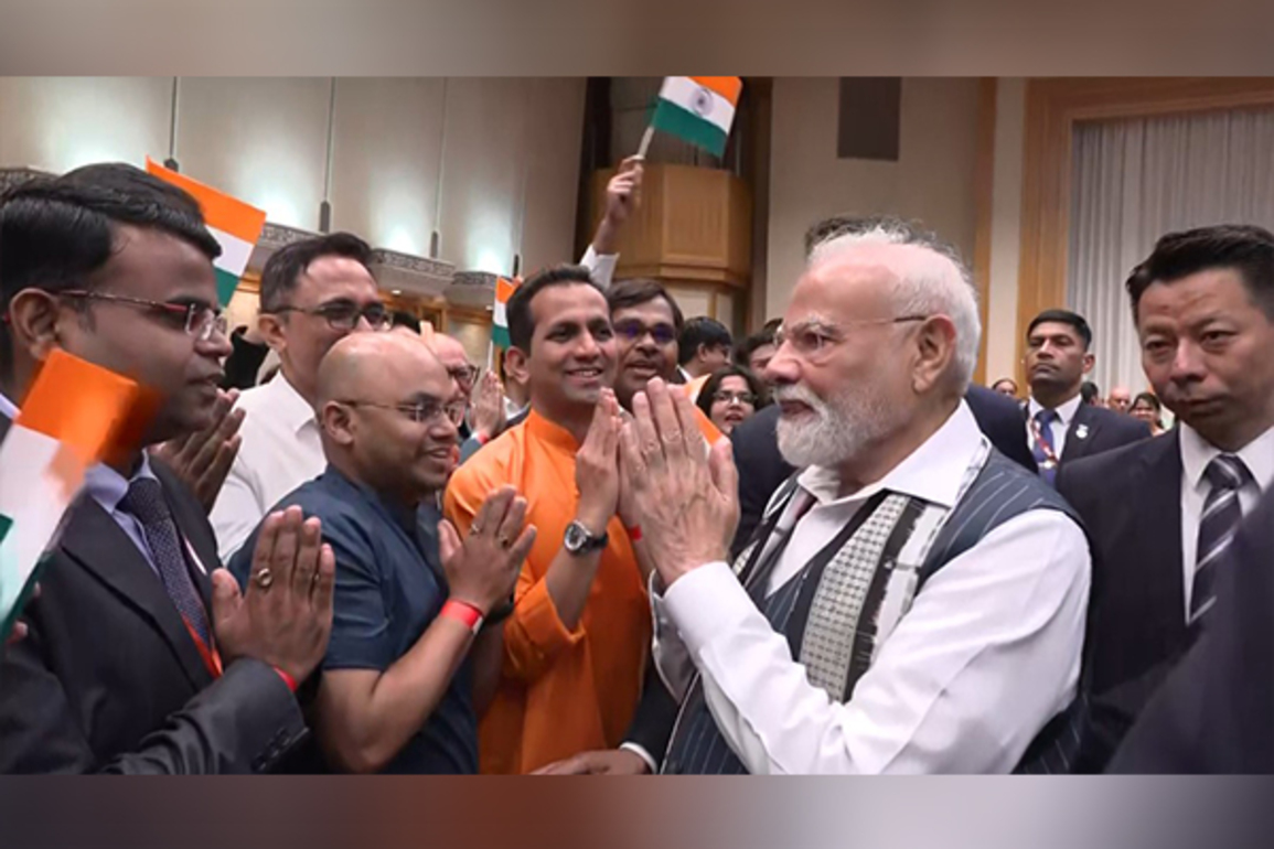Prime Minister Modi lands in Tokyo, welcomed with classical, folk performances; interacts with diaspora