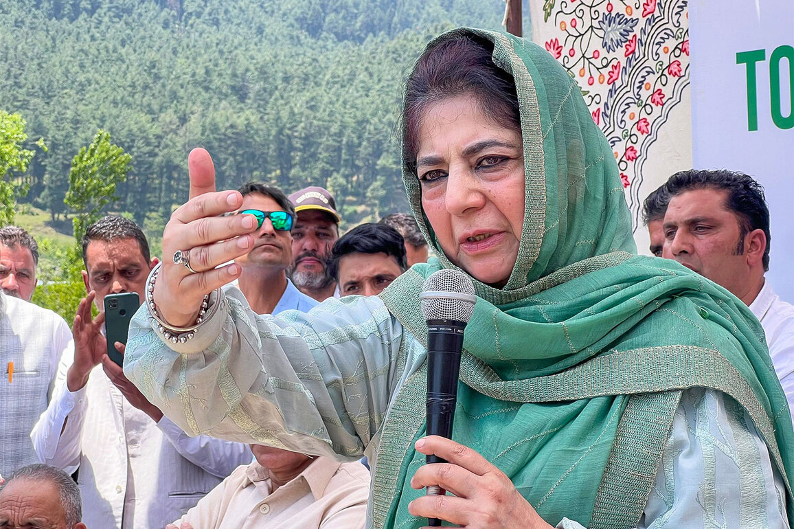 Mehbooba Mufti urges Amit Shah to view Yasin Malik's case through "humanitarian lens"
