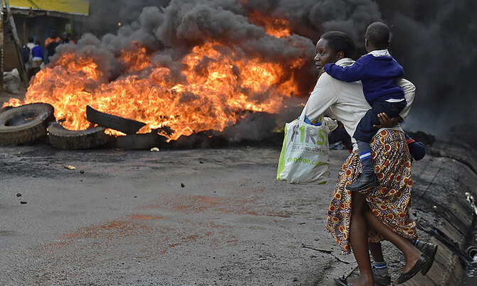 In pictures: Kenyan police battle protesters In pictures: Kenyan police battle protesters