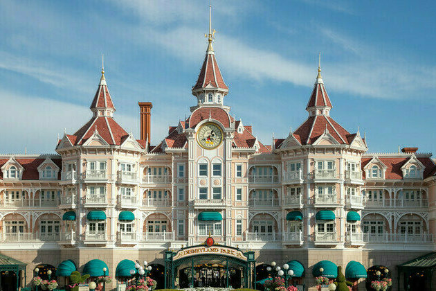 Fake child-bride wedding triggers probe at Disneyland Paris
