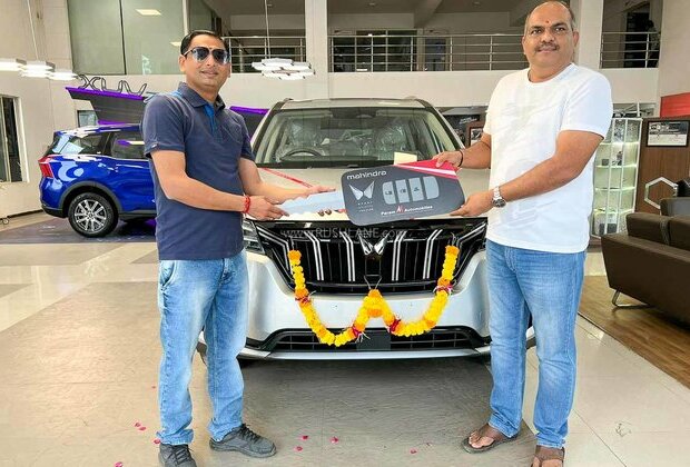 Mahindra XUV700 Diesel First Batch Owners Start Taking Delivery