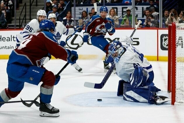 Valeri Nichushkin's hat trick carries Avalanche past Maple Leafs