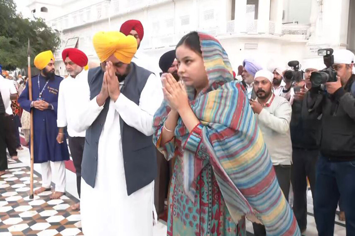 Punjab CM Bhagwant Mann, his wife visit Golden Temple on Guru Nanak Jayanti