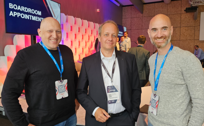 Rund ein Dutzend Partner aus Deutschland besuchten die XChange EMEA 2024: Sven Meyer (Sprecher von Also ANW) war in seiner Funktion als GF EDV-Partner da, Andreas Schober (li.) und Jan Bindig (re.) für die Kooperation Kiwiko. 