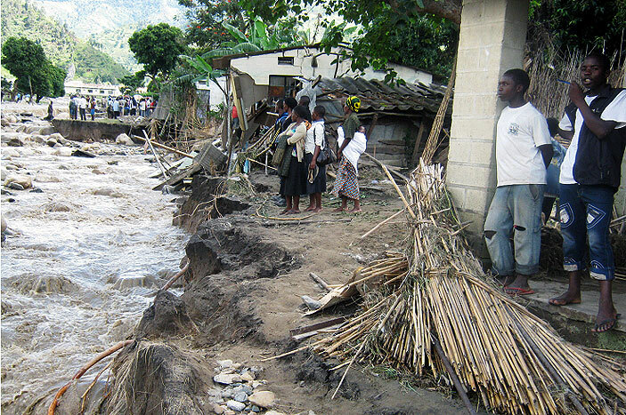  asese residents watch on helplessly as floods destroy their property in ay 2013