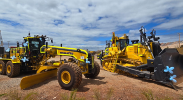 Máquina da Komatsu no complexo Minas-Rio Anglo American Trator