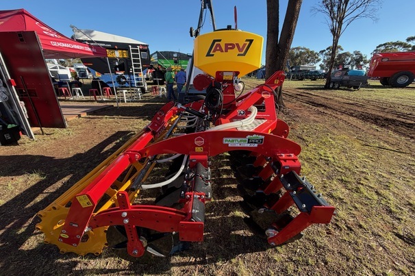 OzAG Machinery’s PasturePro uses APV seeders and ILGI speed discs. 