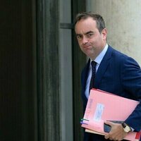 French PM resigns hours after proposing new cabinet