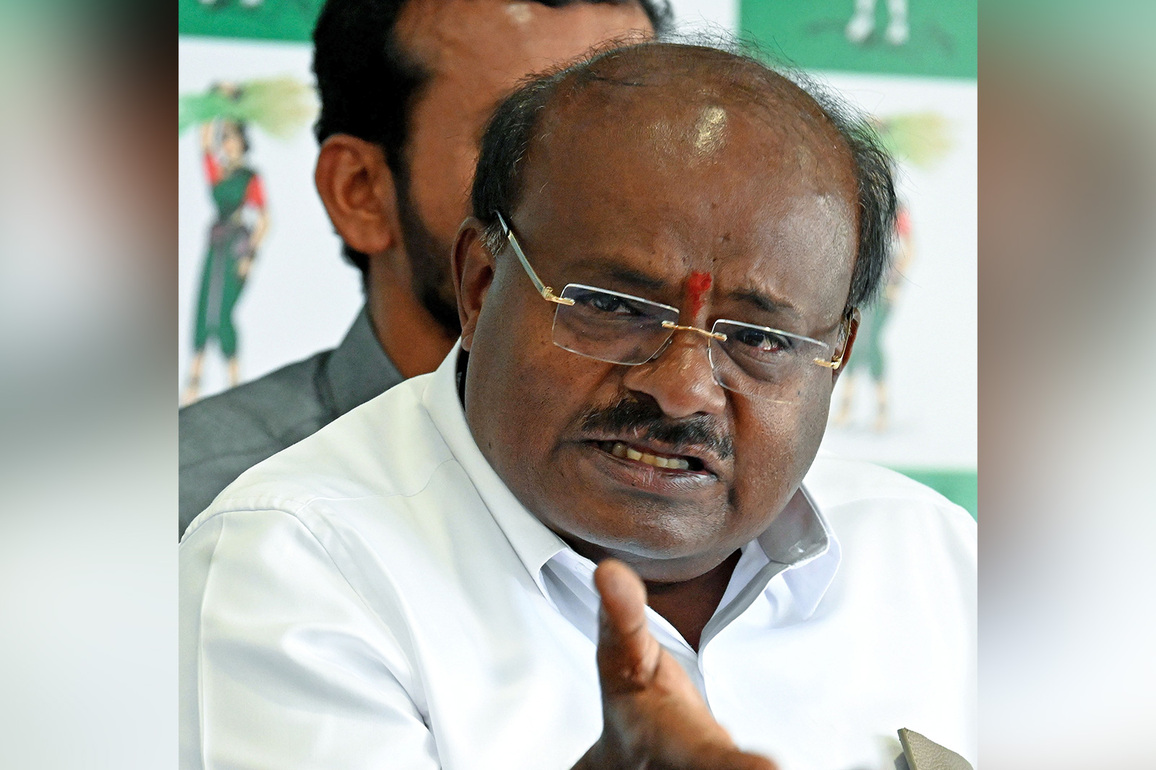 HD Kumaraswamy condoles loss of lives in Karur stampede