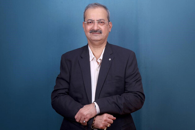 Mumbai Palmist Darshan Pathak Wins The World Record of Excellence, England Honour