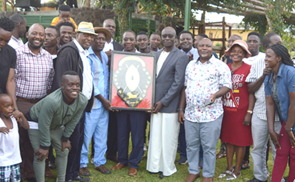 Omutaka Kayiira Gajuule ne bazzukulu b'Embogo Omutaka Kayiira Gajuule ne bazzukulu b'Embogo