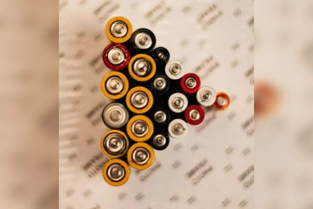 How oxygen release is related to longitivity of batteries