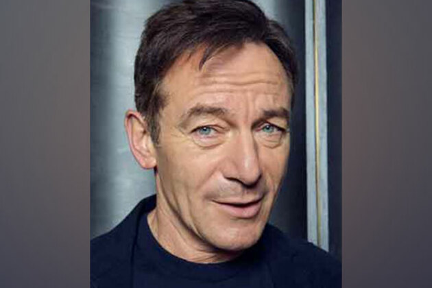 Jason Isaacs pokes fun at 'The White Lotus' cast feud rumours