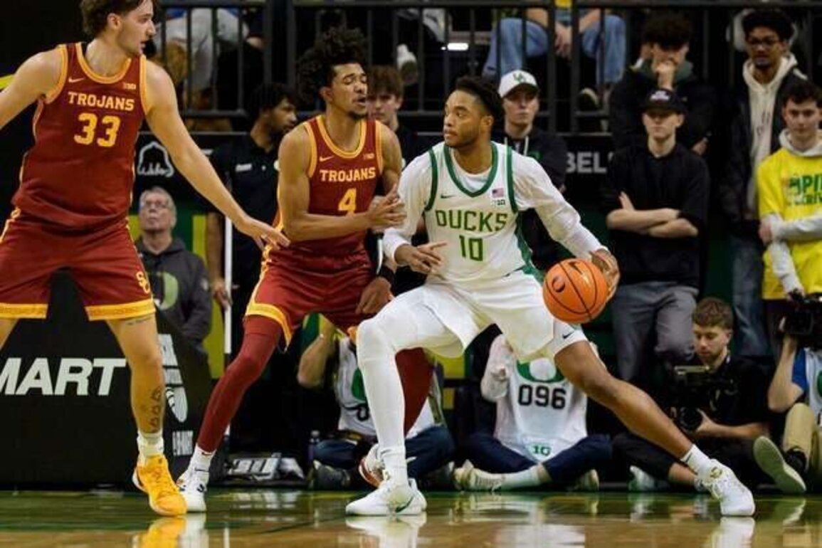 Oregon arrives at matchup with UCLA on 4-game skid