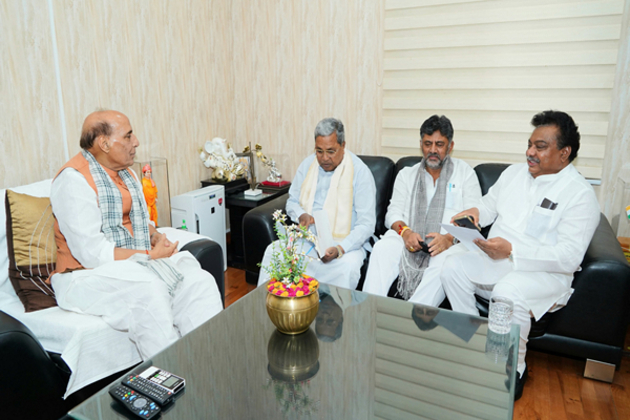 Delhi: Karnataka CM Siddaramaiah meets Defence Minister Rajnath Singh, discusses defence corridor in Bengaluru