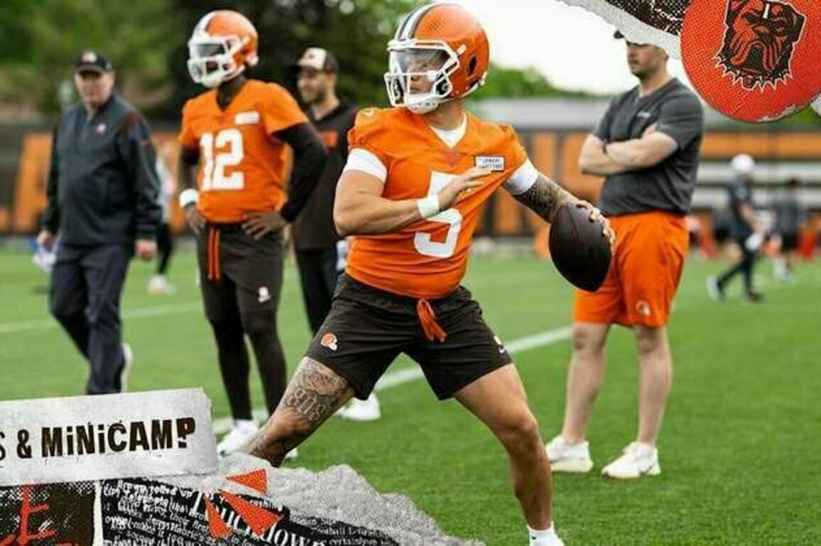 A look at quarterback reps in Day 2 of OTAs | OTAs & Minicamp