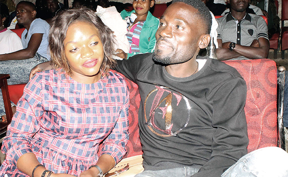 Abaagalana nga bali mu kifo ekisanyukirwamu gye buvuddeko. Bwe muba mwacakalanga mwembi wabula munno n’atandika okukwebalama ng’omanya nti yandiba ng’omukwano gy’oli tegukyaliwo. Abaagalana nga bali mu kifo ekisanyukirwamu gye buvuddeko. Bwe muba mwacakalanga mwembi wabula munno n’atandika okukwebalama ng’omanya nti yandiba ng’omukwano gy’oli tegukyaliwo.