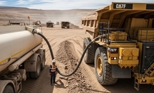 Abastecimento de caminhão diesel combustível