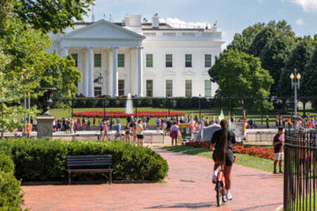 White House warns staff over Iran war bets - media