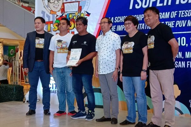 Transpo groups in Central Luzon receive scholarship slots