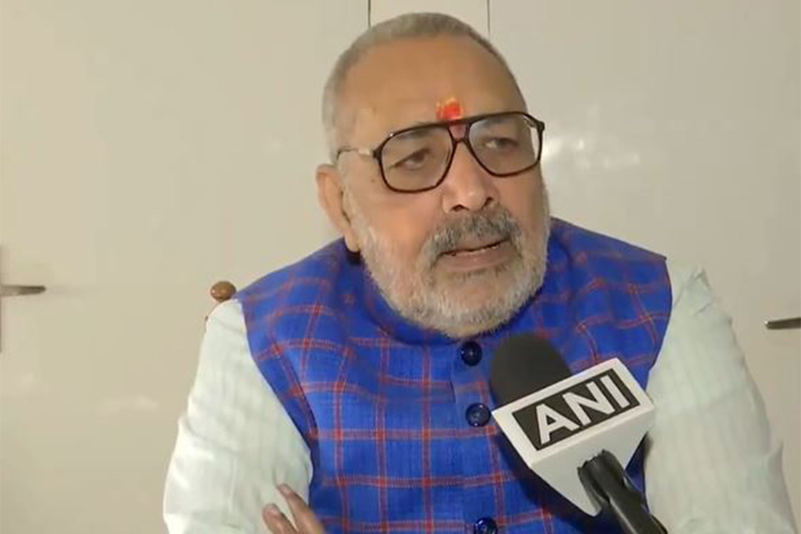 "Protesting to provide Citizenship to Bangladeshis, Rohingya Muslims," Giriraj Singh on Mamata's SIR protest