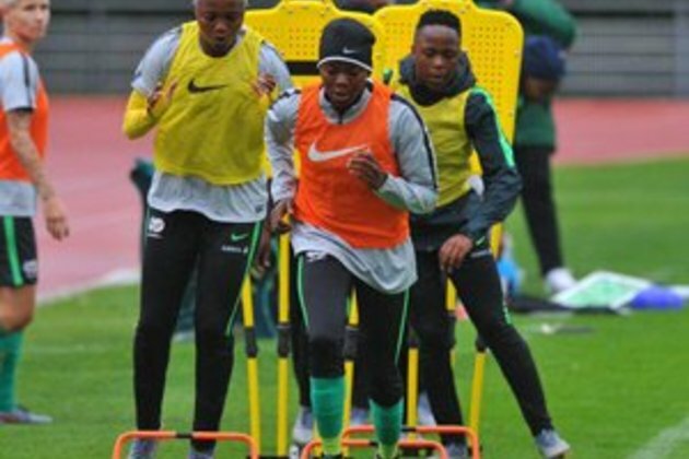 PICTURE: Banyana visit iconic Eiffel Tower ahead of China clash