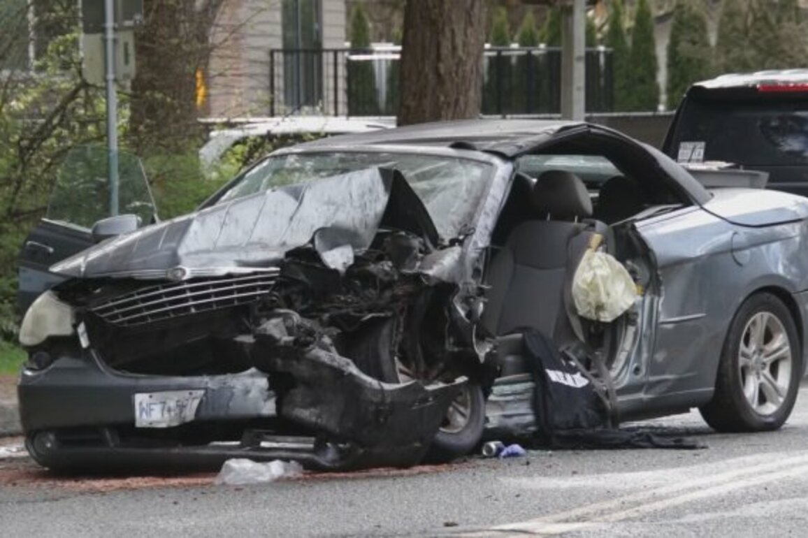 2 Mounties taken to hospital after multi-vehicle Langley crash