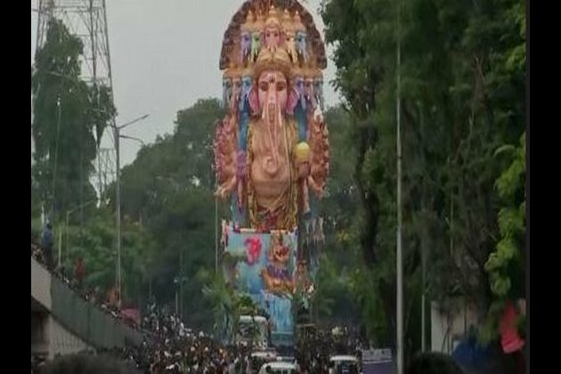 Telanagana: Devotees bid farewell to tallest Ganesha idol