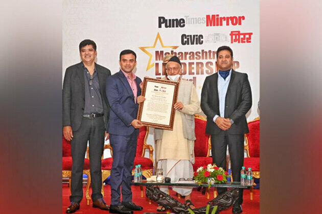 Dr Heramb Shelke receives Maharashtra Leadership Award 2022 by Maharashtra Governor Bhagat Singh Koshyari