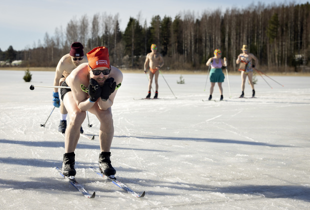 FINLAND-JAMSA-SWIMSUITS-SKI SHOW