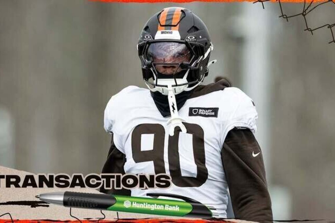Browns elevate DE K.J. Henry